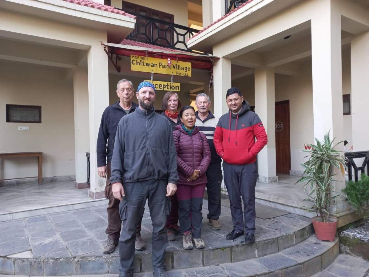 Hotel Chitwan Park Village ソーラハ エクステリア 写真