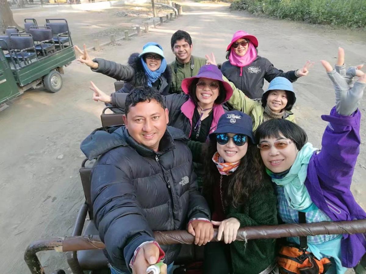 Hotel Chitwan Park Village ソーラハ エクステリア 写真