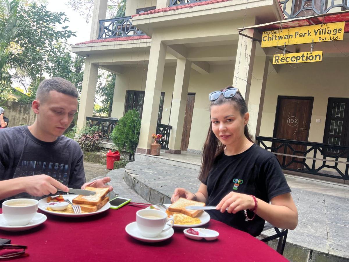 Hotel Chitwan Park Village ソーラハ エクステリア 写真