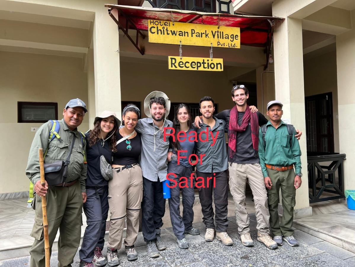 Hotel Chitwan Park Village ソーラハ エクステリア 写真