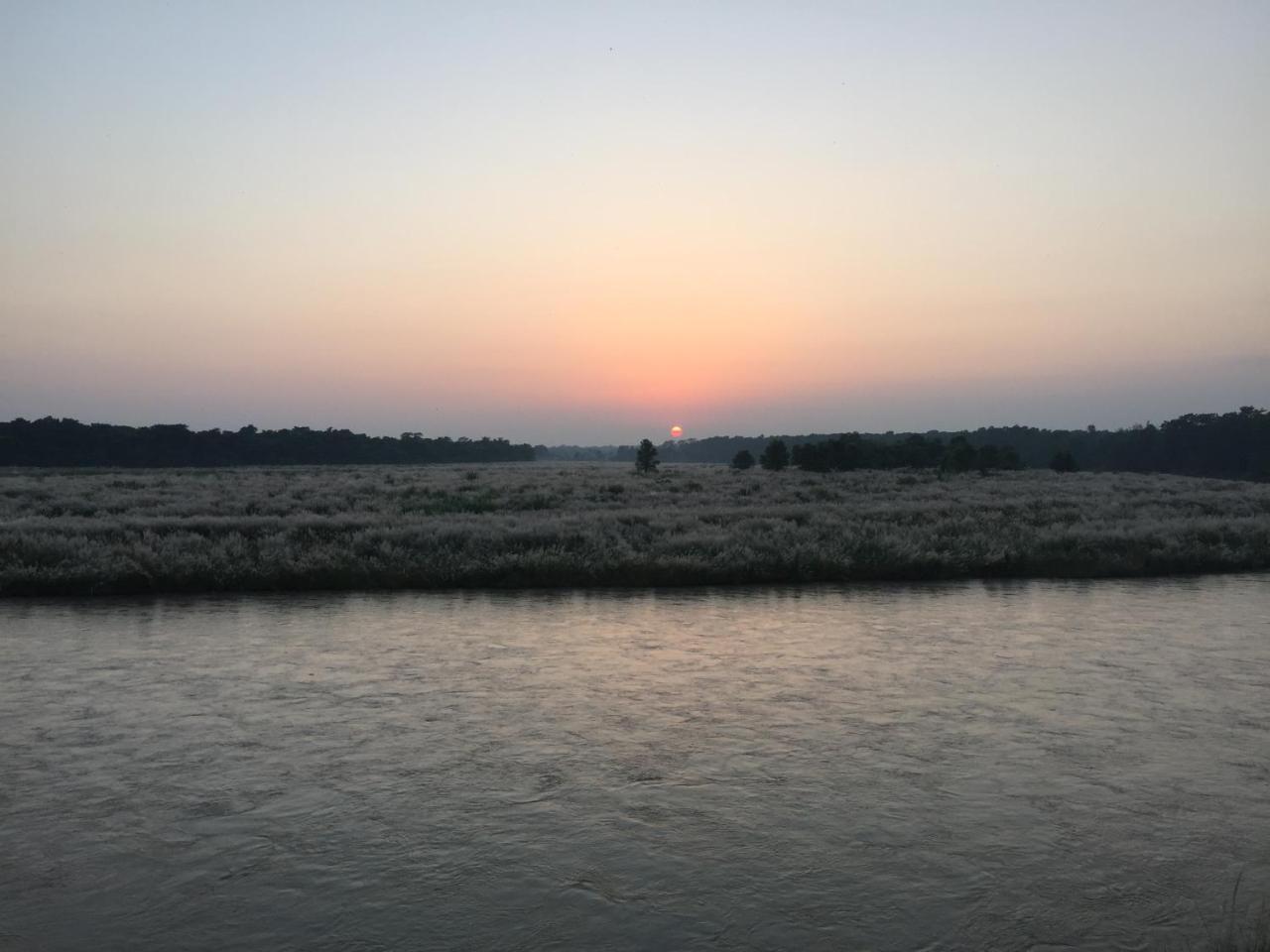 Hotel Chitwan Park Village ソーラハ エクステリア 写真