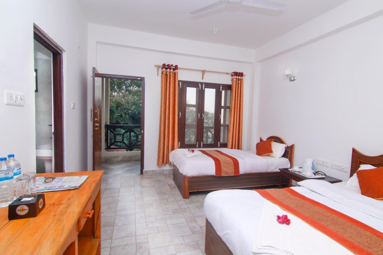 Hotel Chitwan Park Village ソーラハ エクステリア 写真
