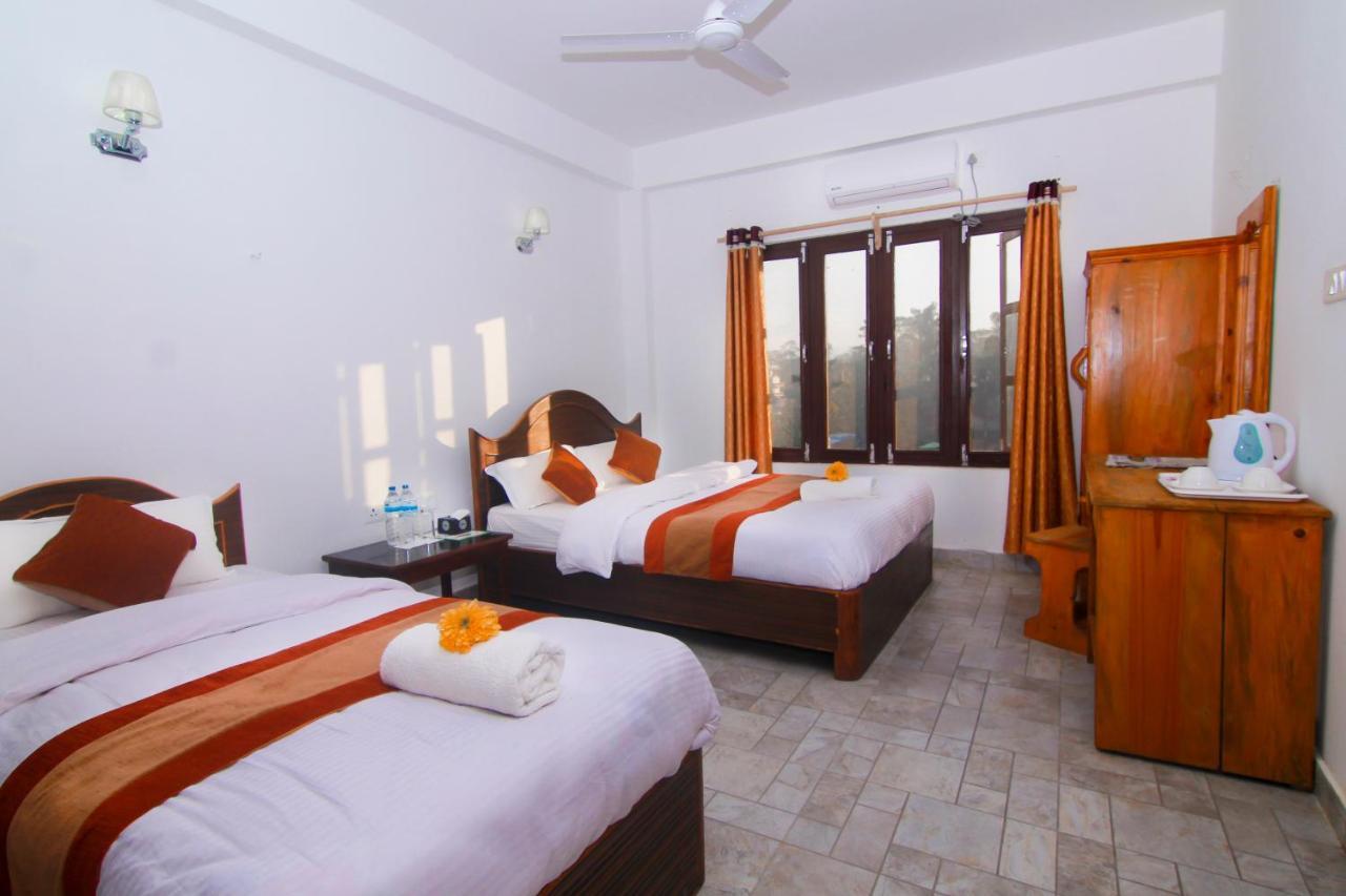 Hotel Chitwan Park Village ソーラハ エクステリア 写真