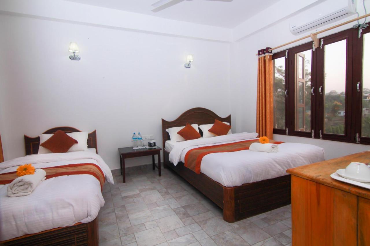 Hotel Chitwan Park Village ソーラハ エクステリア 写真