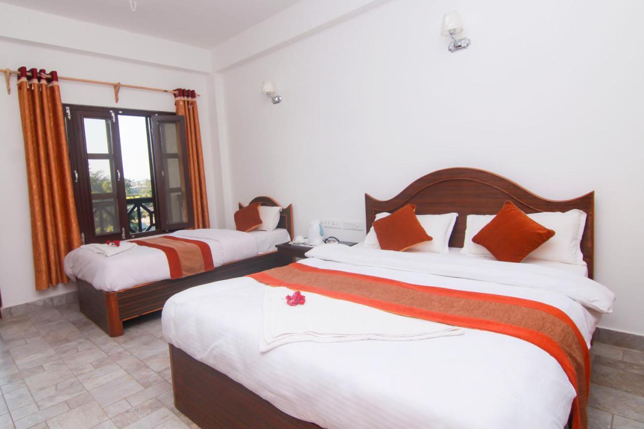 Hotel Chitwan Park Village ソーラハ エクステリア 写真