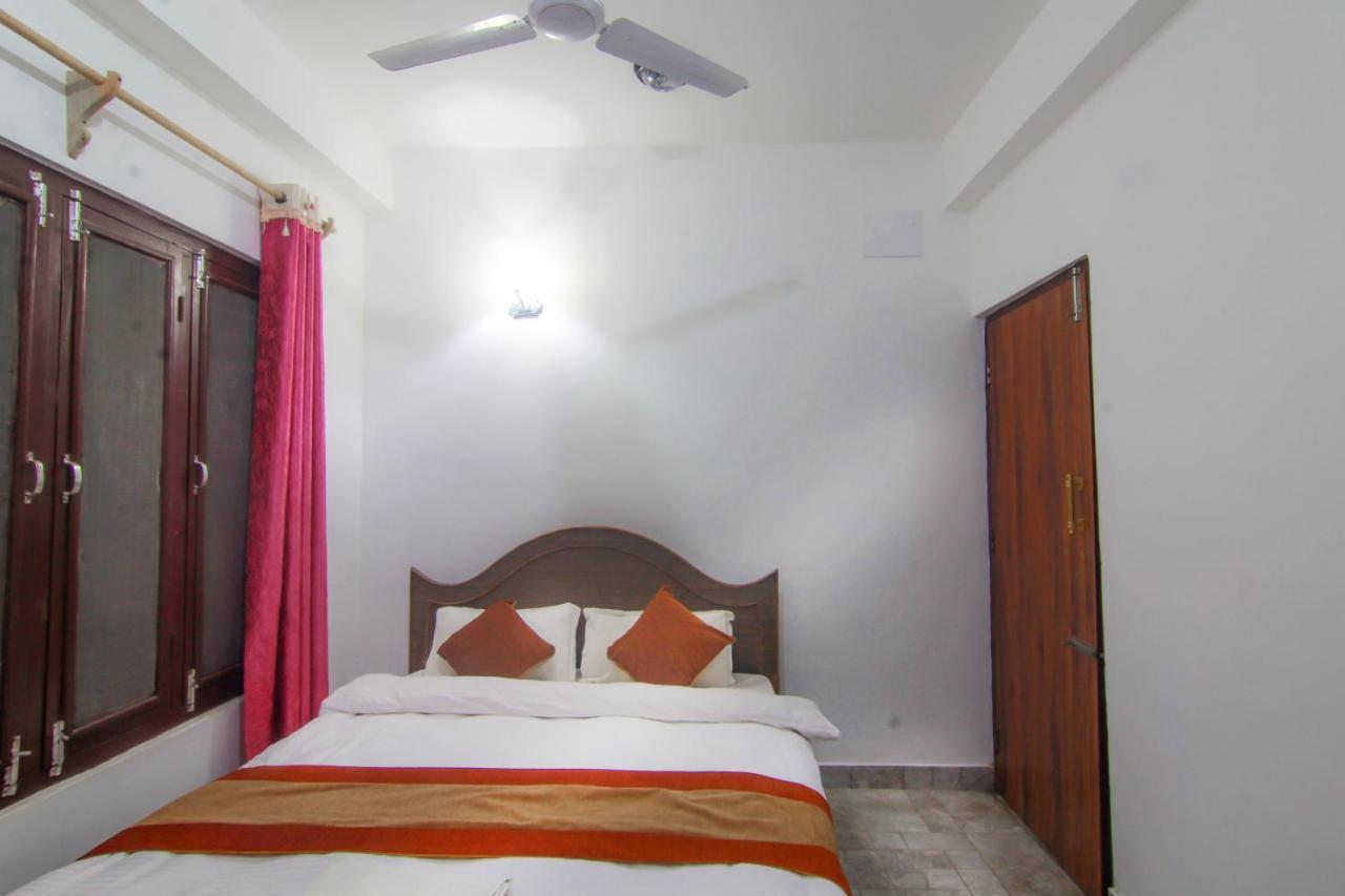 Hotel Chitwan Park Village ソーラハ エクステリア 写真