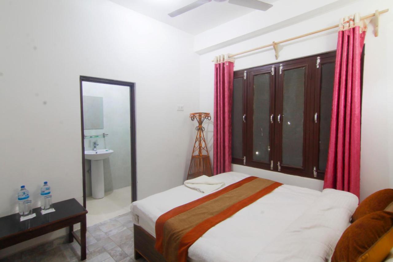 Hotel Chitwan Park Village ソーラハ エクステリア 写真