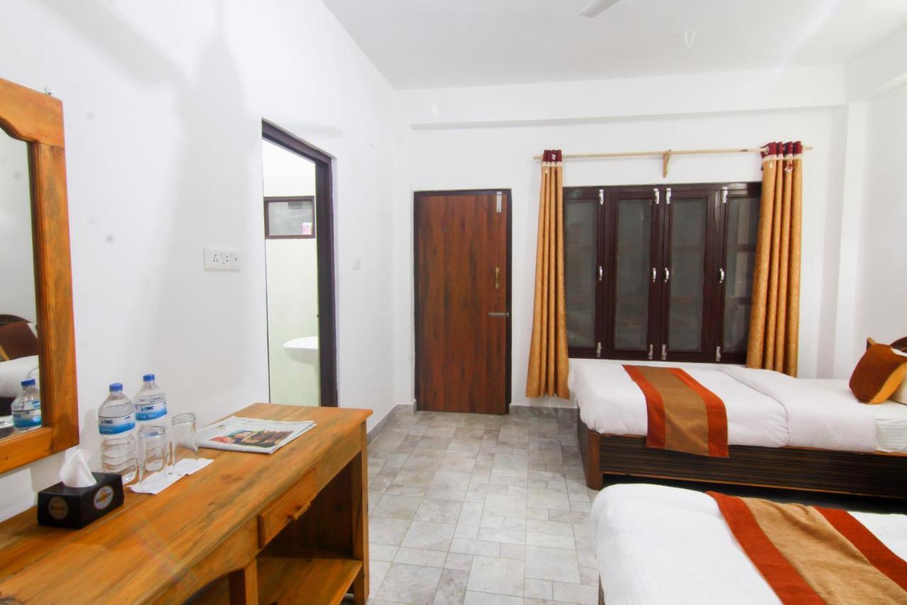 Hotel Chitwan Park Village ソーラハ エクステリア 写真
