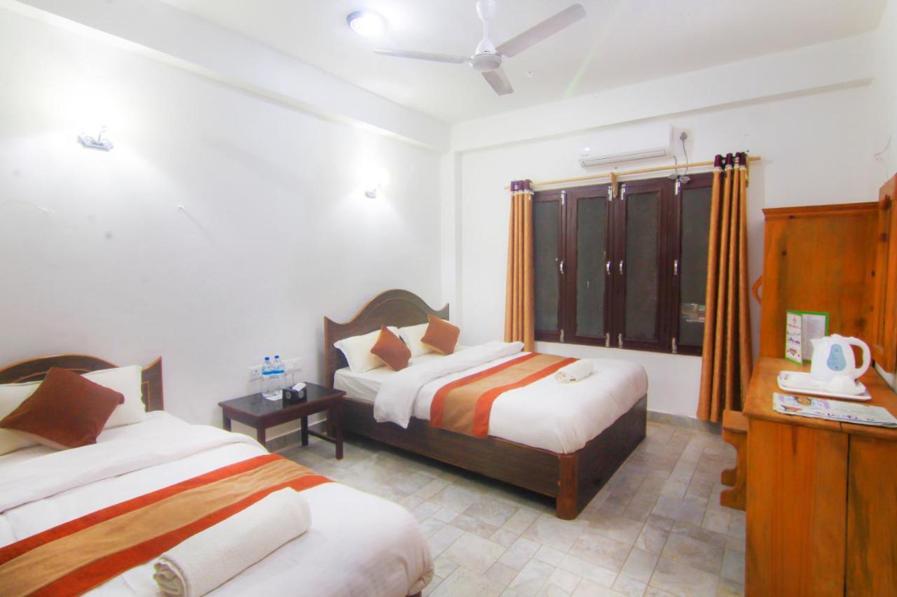 Hotel Chitwan Park Village ソーラハ エクステリア 写真