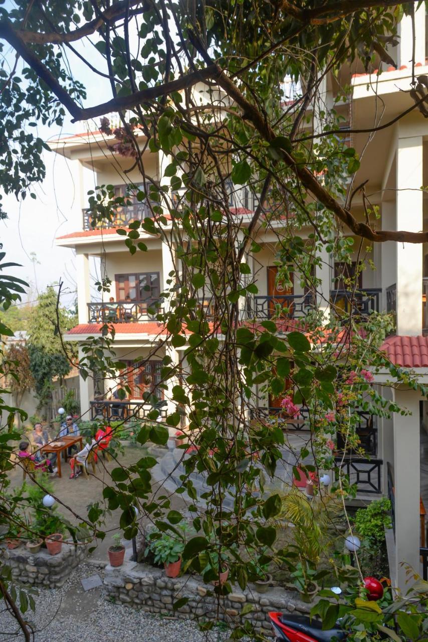 Hotel Chitwan Park Village ソーラハ エクステリア 写真