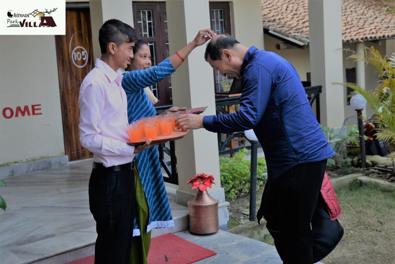 Hotel Chitwan Park Village ソーラハ エクステリア 写真